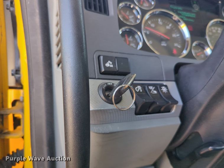 image for item NW9623 2021 Kenworth  T680 semi truck