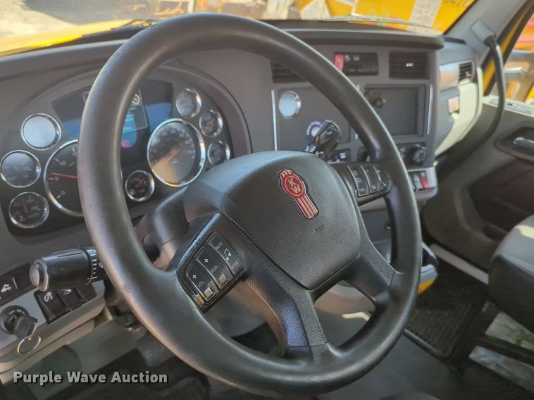 image for item NW9623 2021 Kenworth  T680 semi truck