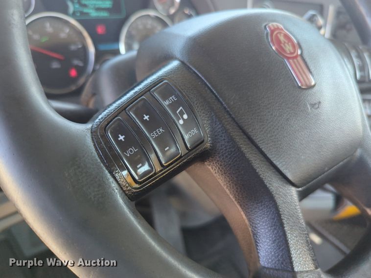 image for item NW9623 2021 Kenworth  T680 semi truck