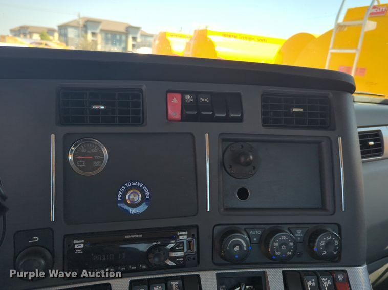 image for item NW9623 2021 Kenworth  T680 semi truck