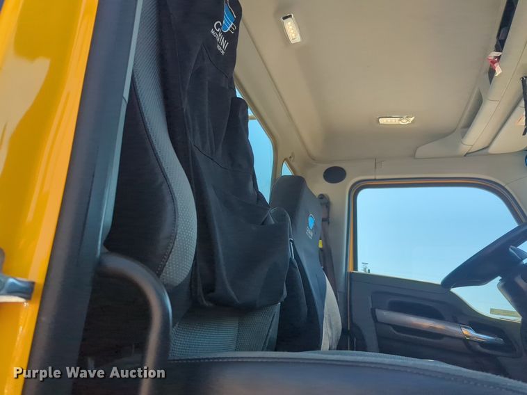 image for item NW9623 2021 Kenworth  T680 semi truck