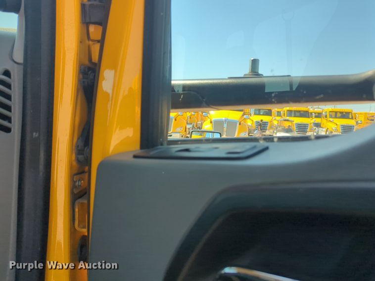 image for item NW9623 2021 Kenworth  T680 semi truck