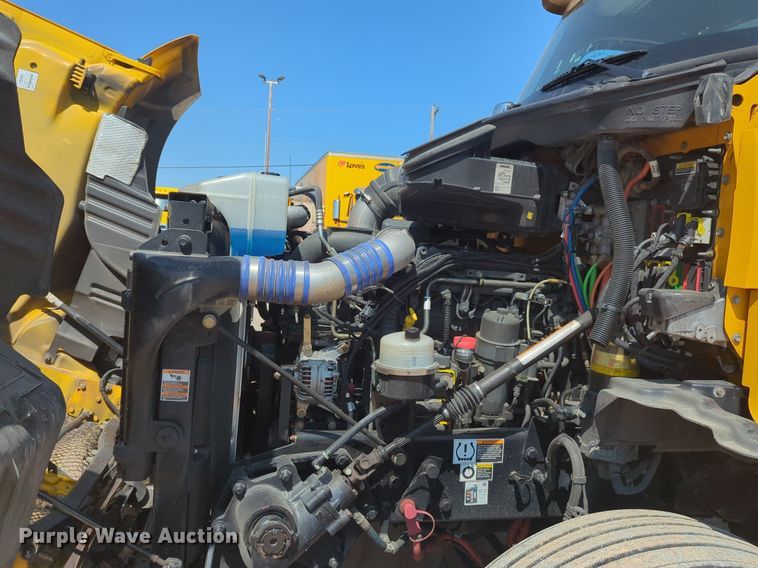 image for item NW9623 2021 Kenworth  T680 semi truck