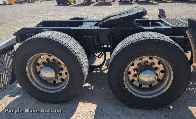 image for item NW9623 2021 Kenworth  T680 semi truck