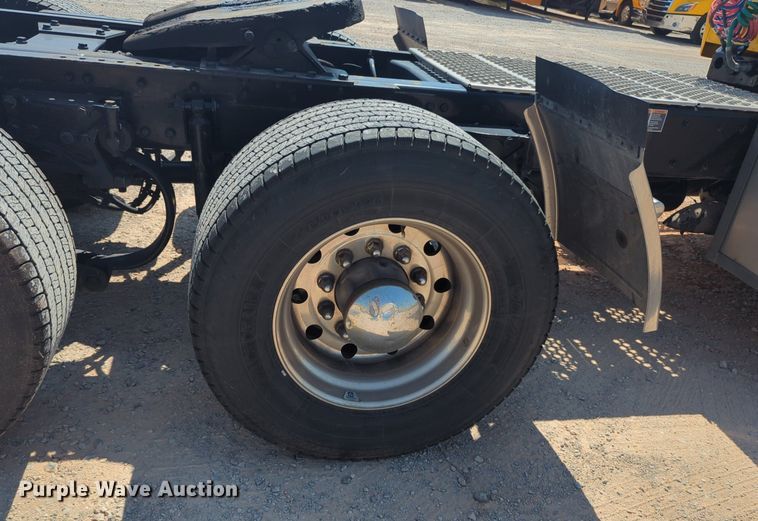 image for item NW9623 2021 Kenworth  T680 semi truck