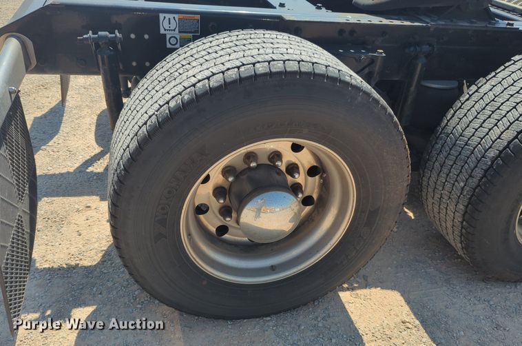 image for item NW9623 2021 Kenworth  T680 semi truck