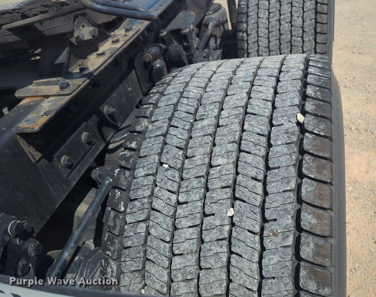 image for item NW9623 2021 Kenworth  T680 semi truck