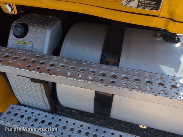 image for item NW9624 2020 Freightliner  Cascadia 126 semi truck