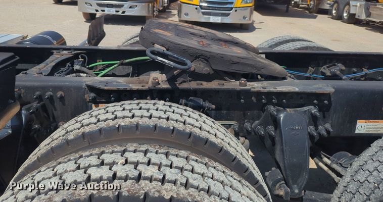 image for item NW9624 2020 Freightliner  Cascadia 126 semi truck