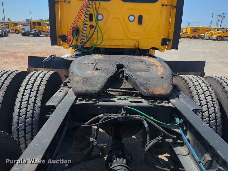 image for item NW9624 2020 Freightliner  Cascadia 126 semi truck