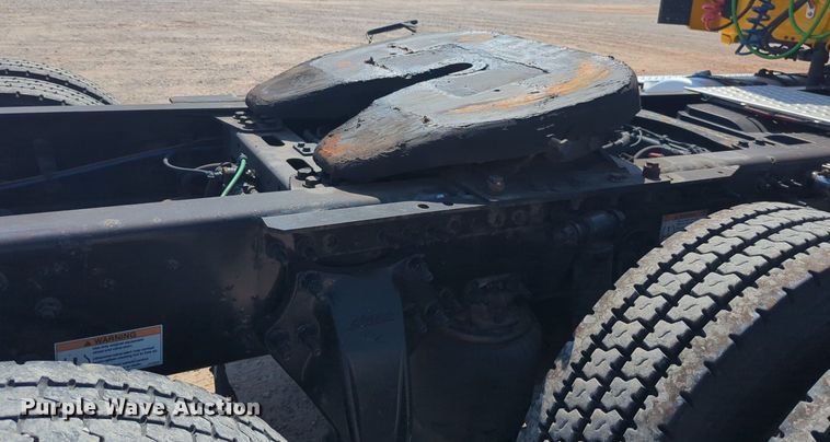 image for item NW9624 2020 Freightliner  Cascadia 126 semi truck