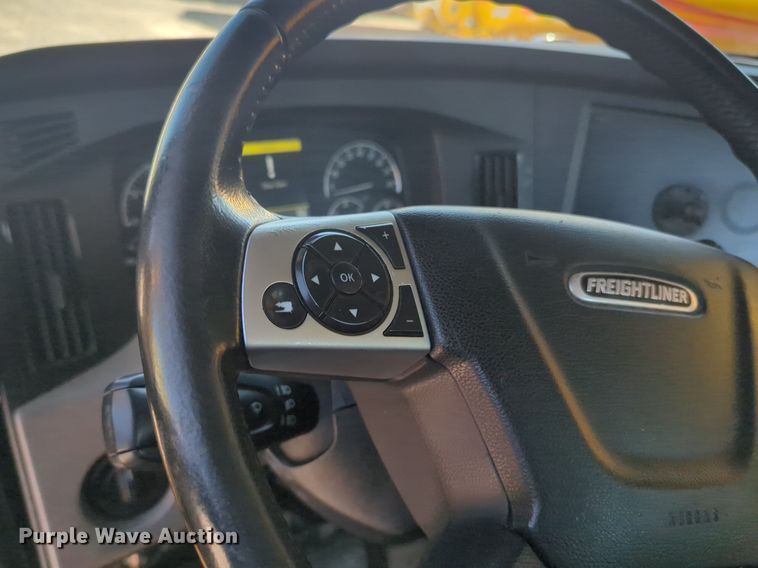 image for item NW9624 2020 Freightliner  Cascadia 126 semi truck