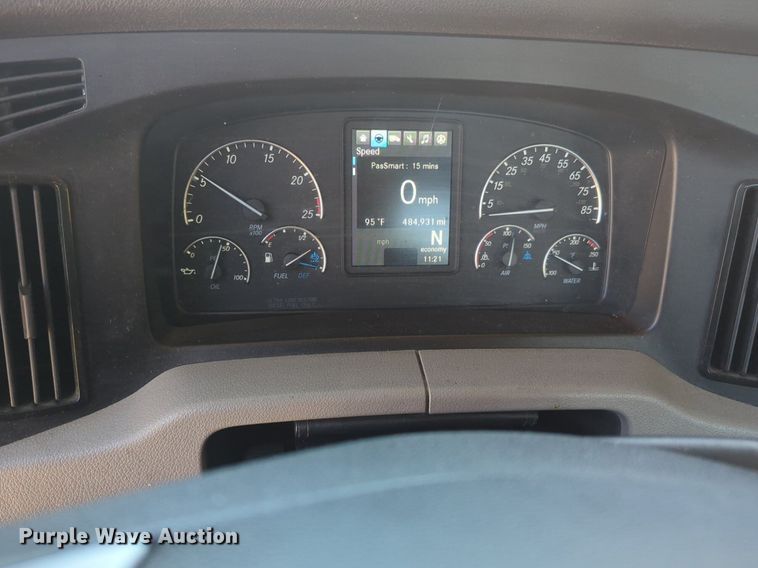 image for item NW9624 2020 Freightliner  Cascadia 126 semi truck