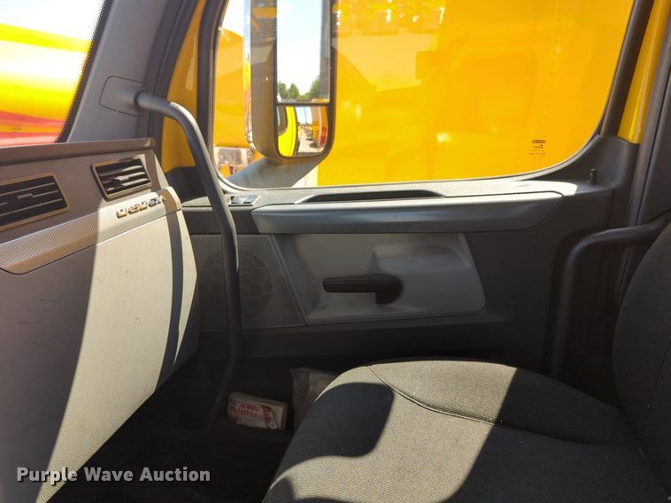 image for item NW9624 2020 Freightliner  Cascadia 126 semi truck