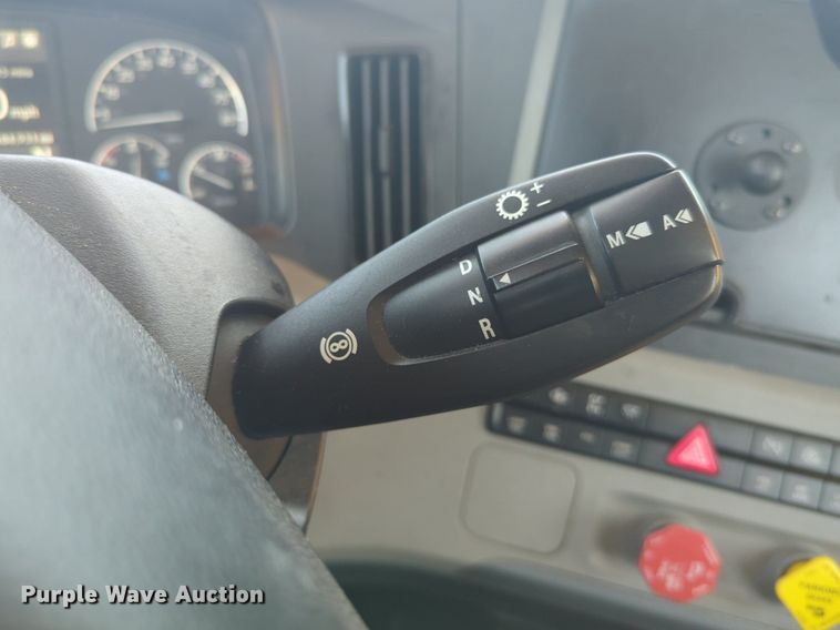 image for item NW9624 2020 Freightliner  Cascadia 126 semi truck