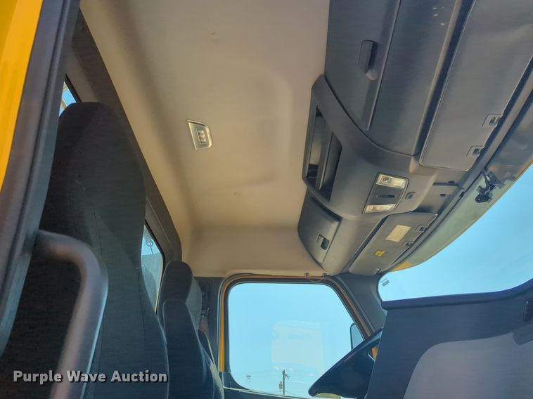 image for item NW9624 2020 Freightliner  Cascadia 126 semi truck