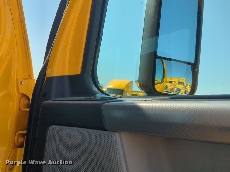 image for item NW9624 2020 Freightliner  Cascadia 126 semi truck