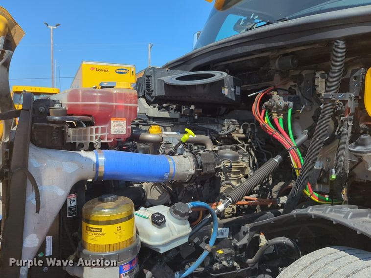 image for item NW9624 2020 Freightliner  Cascadia 126 semi truck