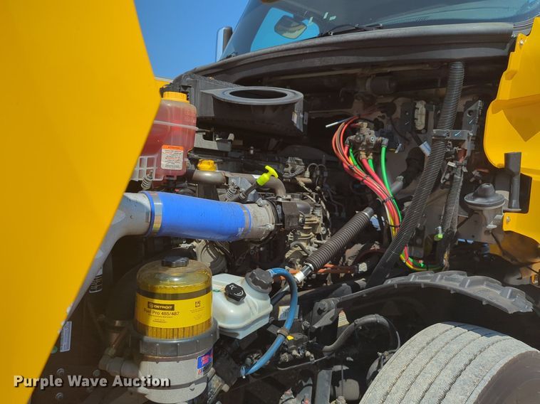 image for item NW9624 2020 Freightliner  Cascadia 126 semi truck