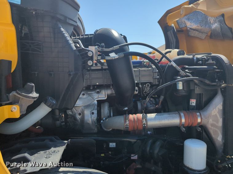 image for item NW9624 2020 Freightliner  Cascadia 126 semi truck