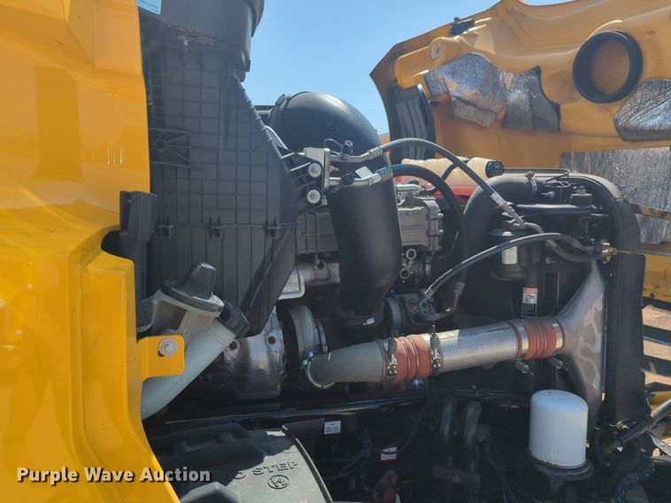 image for item NW9624 2020 Freightliner  Cascadia 126 semi truck