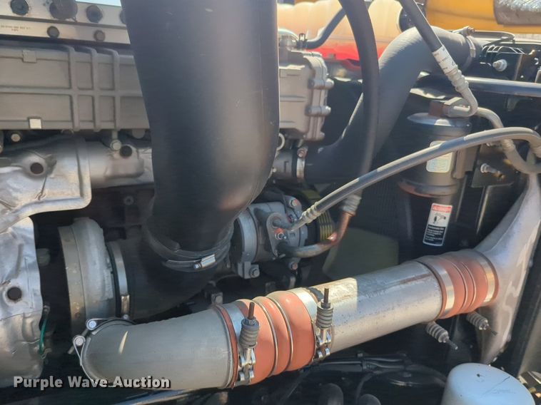 image for item NW9624 2020 Freightliner  Cascadia 126 semi truck