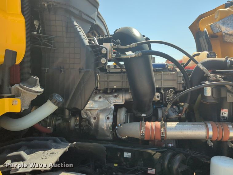 image for item NW9624 2020 Freightliner  Cascadia 126 semi truck