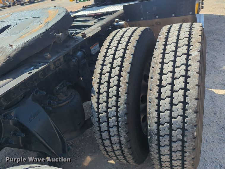 image for item NW9624 2020 Freightliner  Cascadia 126 semi truck