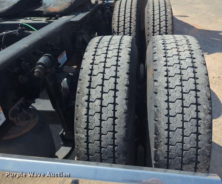 image for item NW9624 2020 Freightliner  Cascadia 126 semi truck