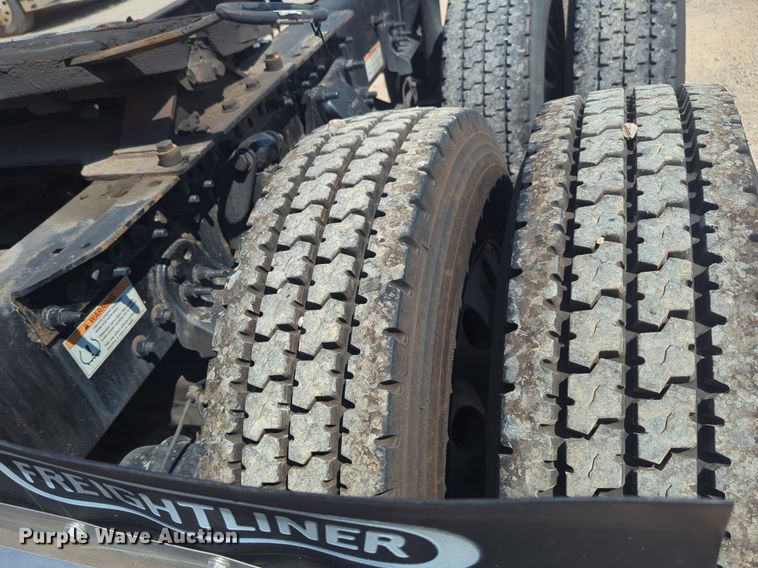 image for item NW9624 2020 Freightliner  Cascadia 126 semi truck