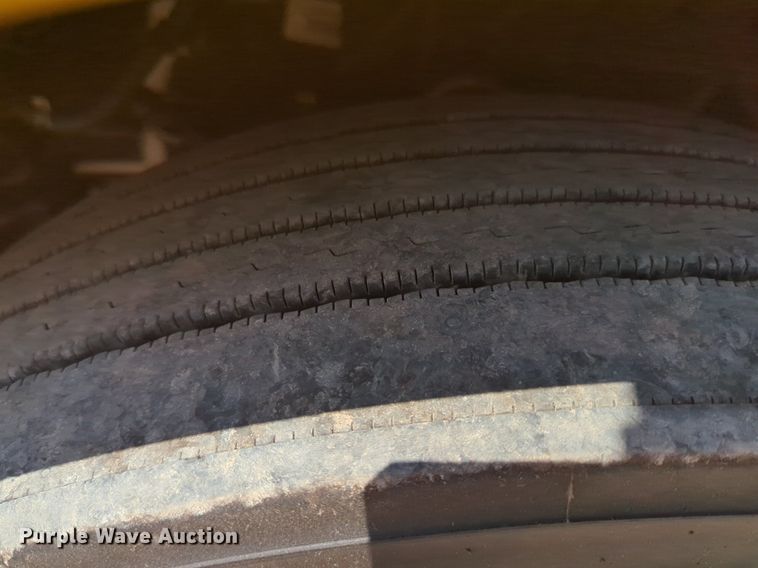 image for item NW9624 2020 Freightliner  Cascadia 126 semi truck