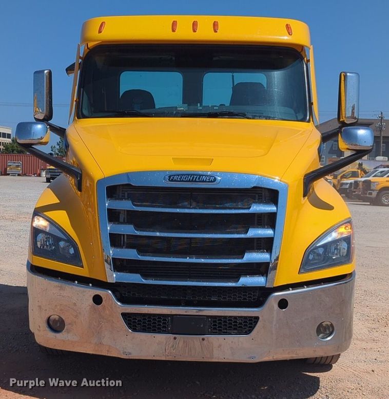 image for item NW9625 2021 Freightliner  Cascadia 126 semi truck