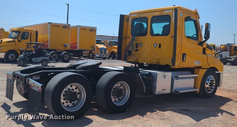 image for item NW9625 2021 Freightliner  Cascadia 126 semi truck