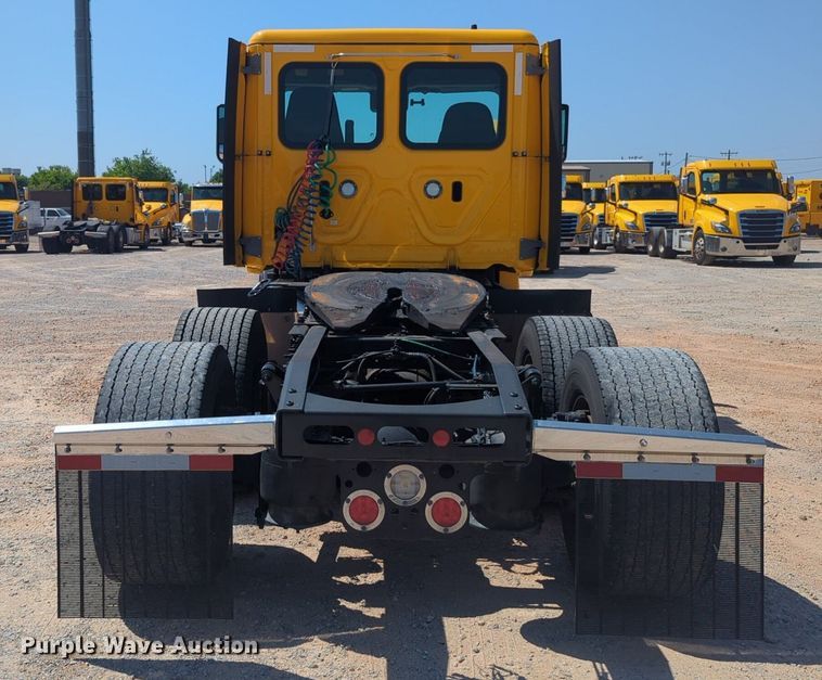 image for item NW9625 2021 Freightliner  Cascadia 126 semi truck