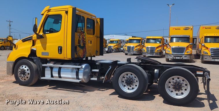 image for item NW9625 2021 Freightliner  Cascadia 126 semi truck