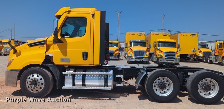 image for item NW9625 2021 Freightliner  Cascadia 126 semi truck