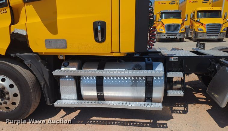 image for item NW9625 2021 Freightliner  Cascadia 126 semi truck