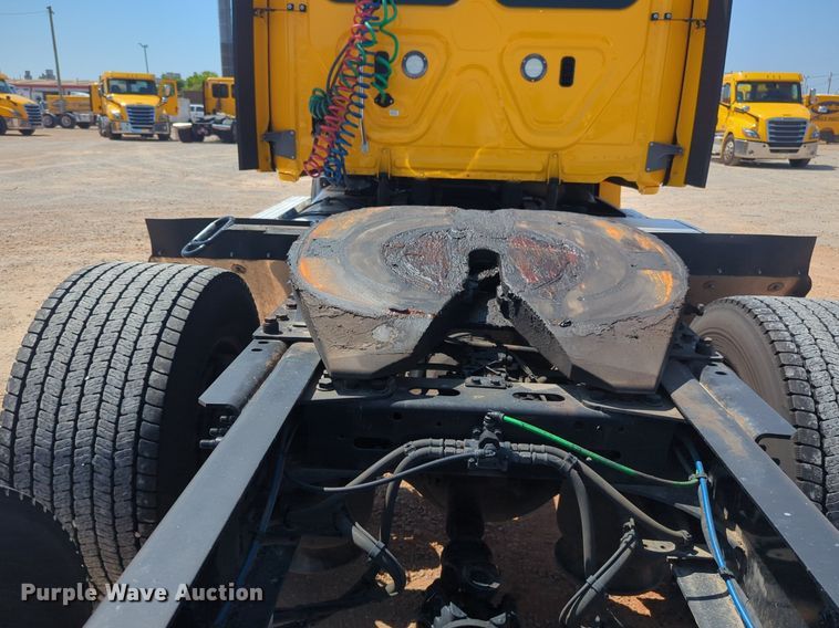 image for item NW9625 2021 Freightliner  Cascadia 126 semi truck