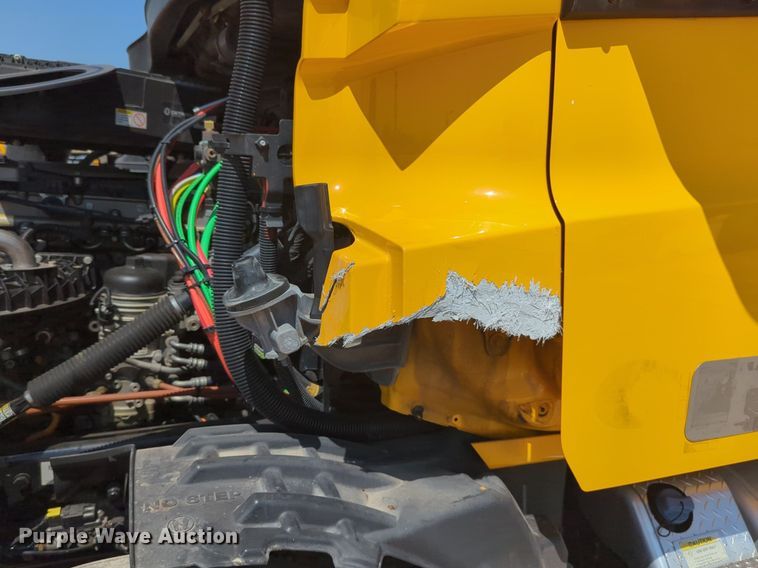 image for item NW9625 2021 Freightliner  Cascadia 126 semi truck