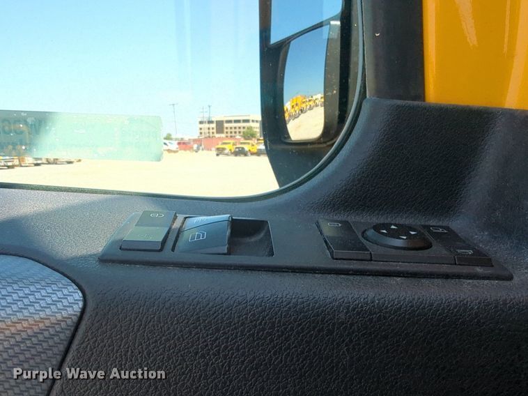 image for item NW9625 2021 Freightliner  Cascadia 126 semi truck