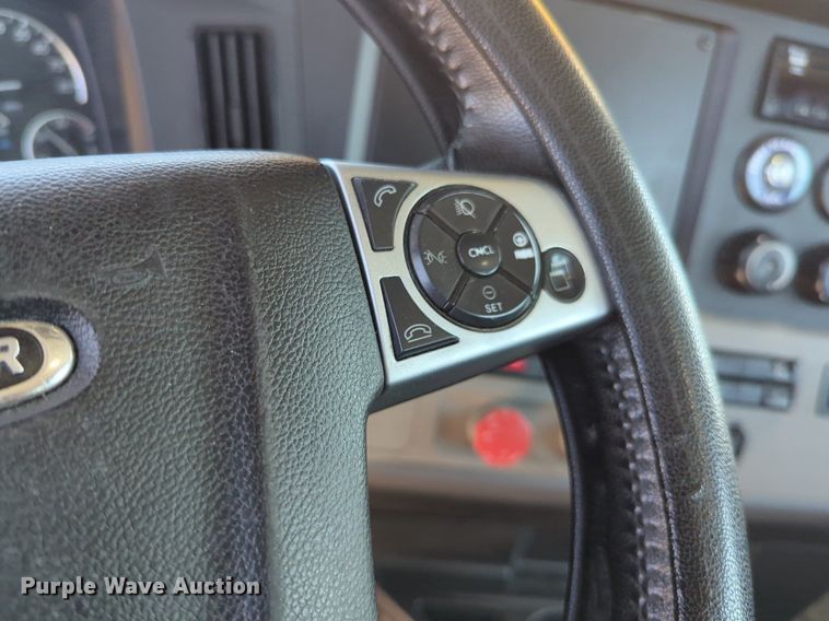 image for item NW9625 2021 Freightliner  Cascadia 126 semi truck