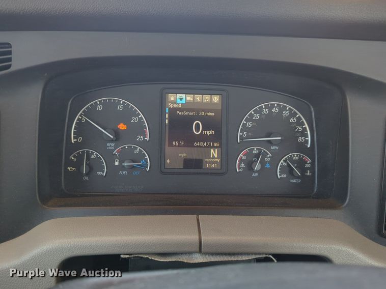 image for item NW9625 2021 Freightliner  Cascadia 126 semi truck