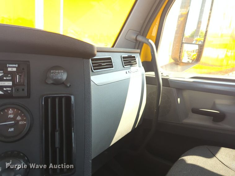 image for item NW9625 2021 Freightliner  Cascadia 126 semi truck