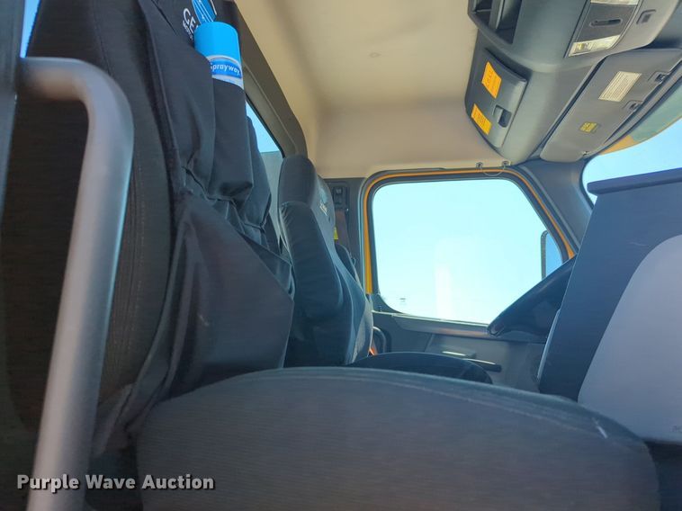 image for item NW9625 2021 Freightliner  Cascadia 126 semi truck