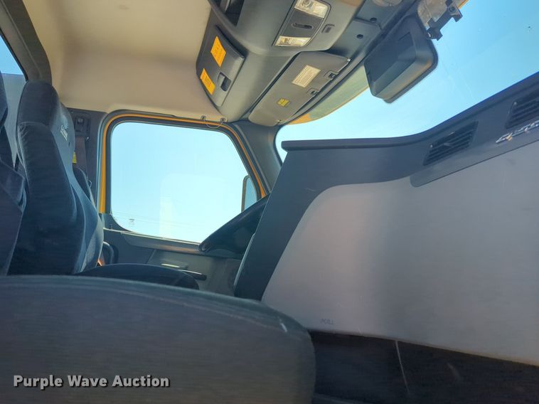 image for item NW9625 2021 Freightliner  Cascadia 126 semi truck