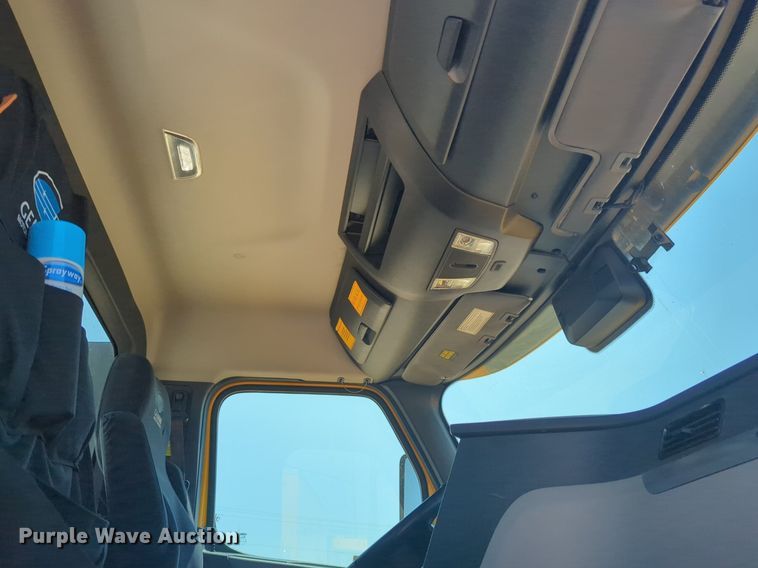 image for item NW9625 2021 Freightliner  Cascadia 126 semi truck