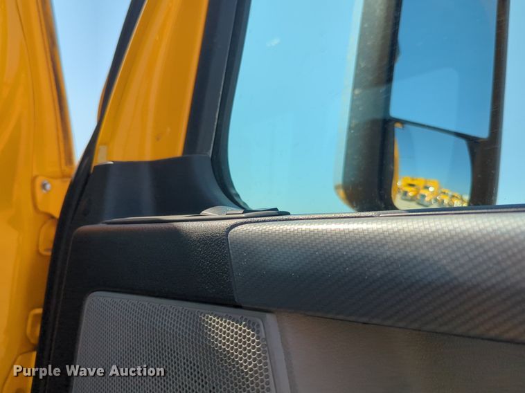 image for item NW9625 2021 Freightliner  Cascadia 126 semi truck