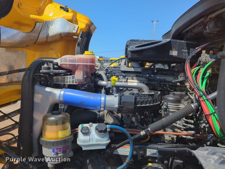 image for item NW9625 2021 Freightliner  Cascadia 126 semi truck