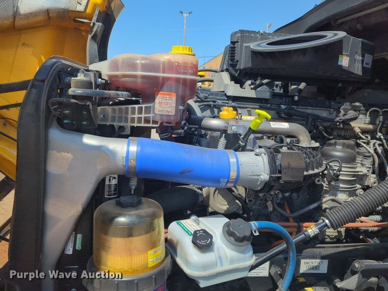 image for item NW9625 2021 Freightliner  Cascadia 126 semi truck