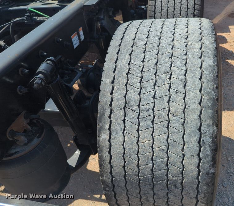 image for item NW9625 2021 Freightliner  Cascadia 126 semi truck